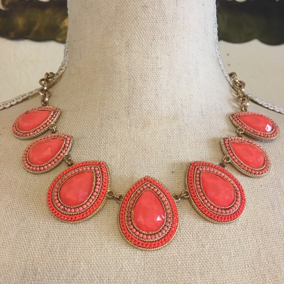 Coral tone faceted tear drop statement necklace - Picture 1 of 8